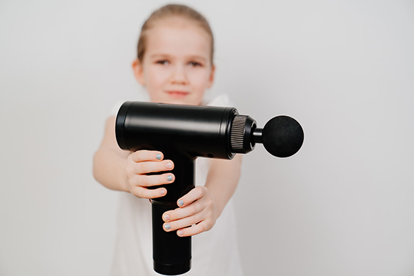 utilisation pistolet de massage sur les enfants